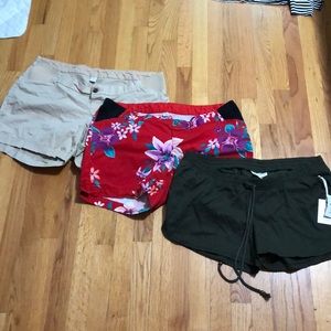 Lot of 3 maternity shorts